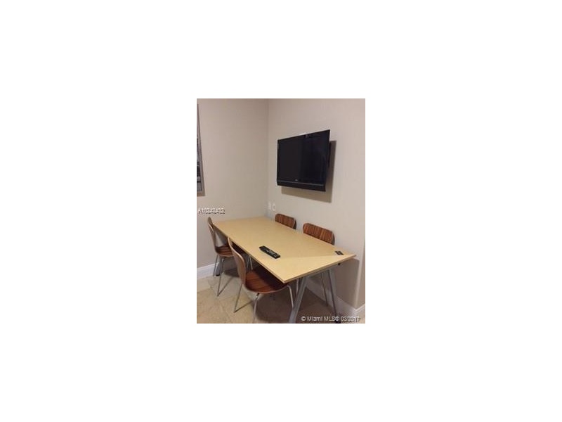 1750 NW 107 AV R-203, Doral, FL 33172