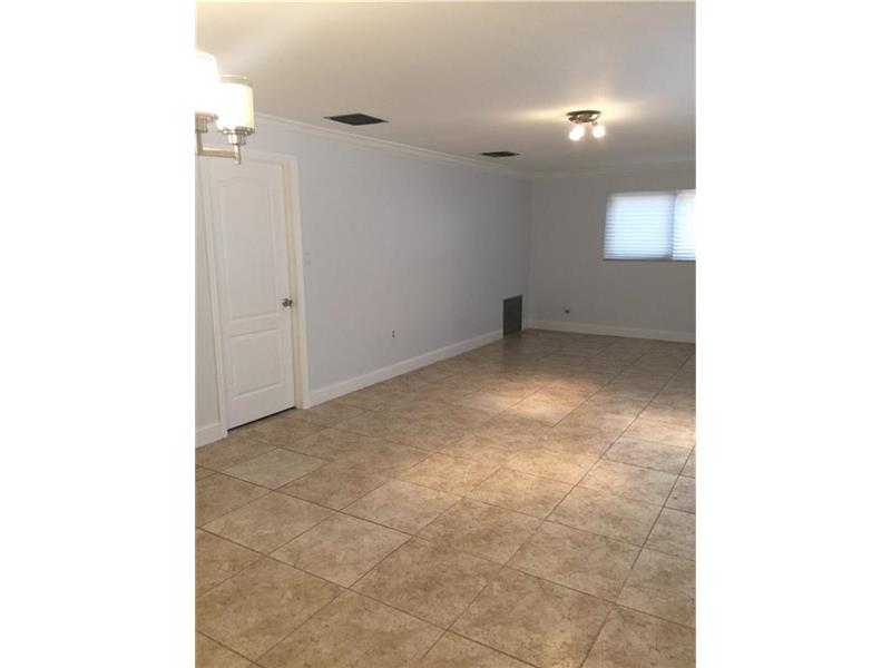 2700 NW 100th Ave COTTAG, Doral, FL 33172