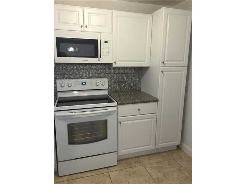 2700 NW 100th Ave COTTAG, Doral, FL 33172