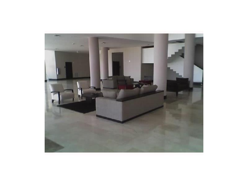1750 NW 107 AV R-203, Doral, FL 33172