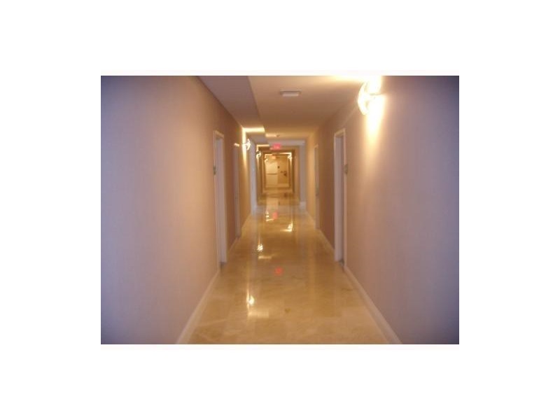 1750 NW 107 AV R-203, Doral, FL 33172