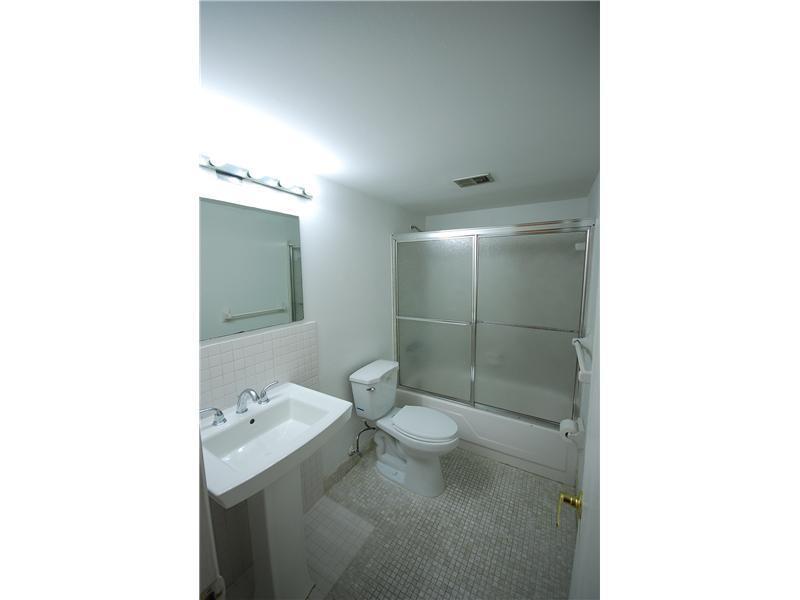 11213 North Kendall Dr, Miami, FL 33176