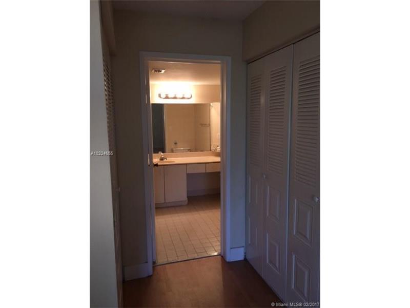 4882 Northwest 97th Pl, Doral, FL 33178