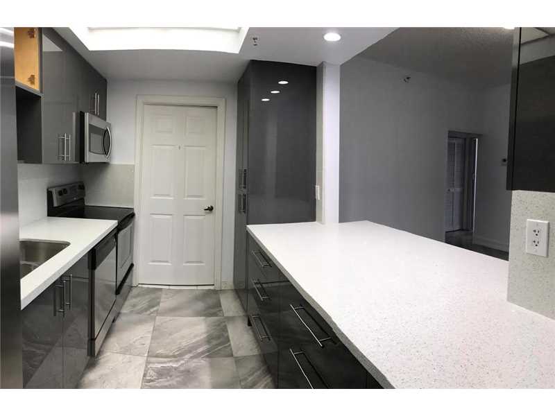 9755 Northwest 52nd St, Doral, FL 33178