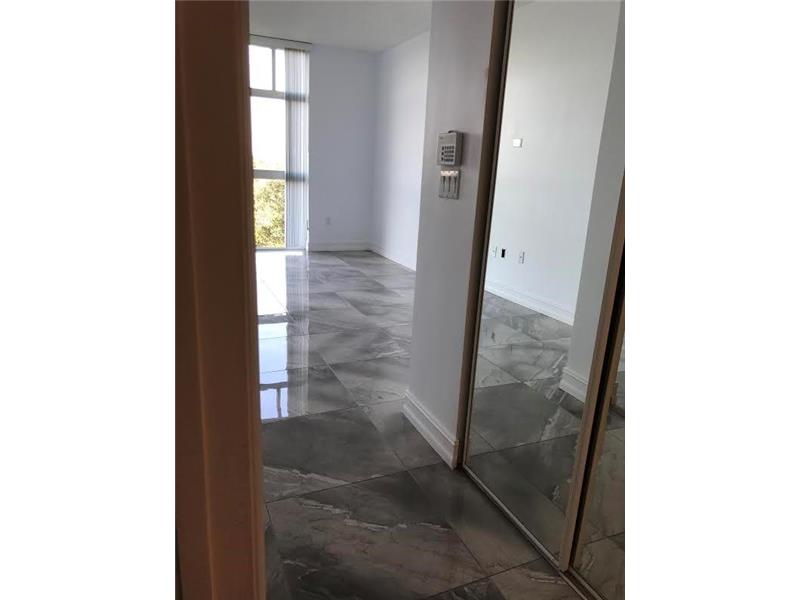 9755 Northwest 52nd St, Doral, FL 33178