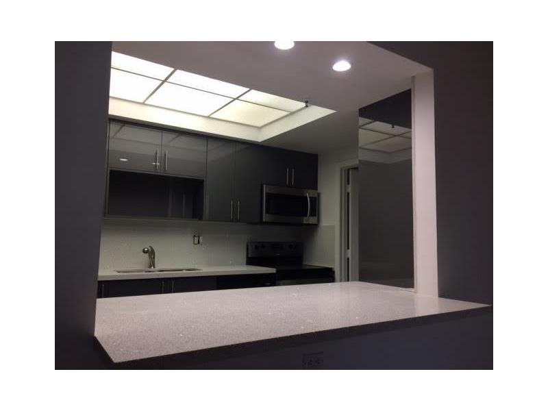 9755 Northwest 52nd St, Doral, FL 33178