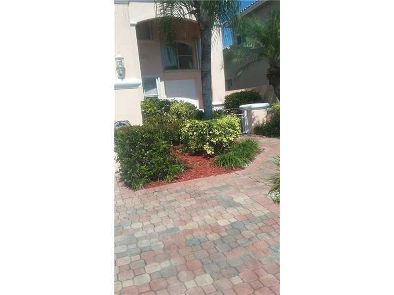 4719 Northwest 96th Pl, Doral, FL 33178