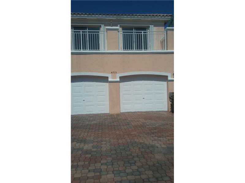 4719 Northwest 96th Pl, Doral, FL 33178