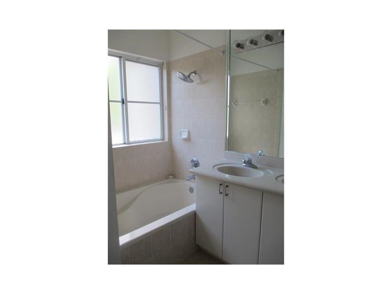 8301 Northwest 107th Ct, Doral, FL 33178