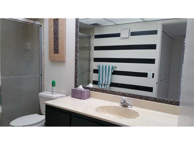 9735 Northwest 52nd St, Doral, FL 33178
