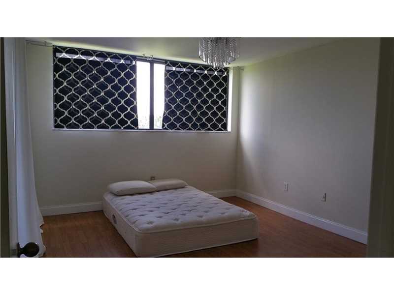 9735 Northwest 52nd St, Doral, FL 33178