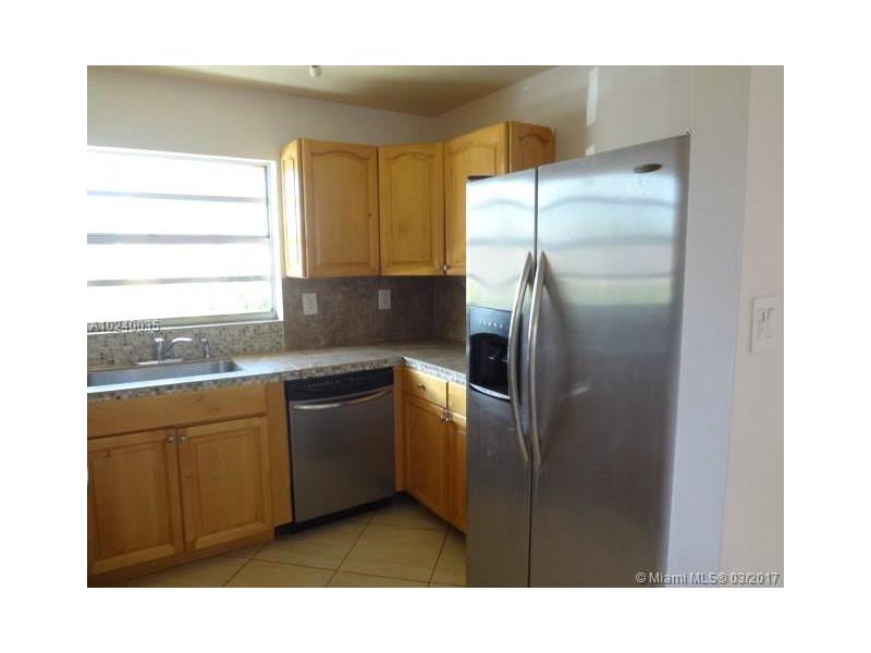 949 Northeast 214th Ln, Miami, FL 33179