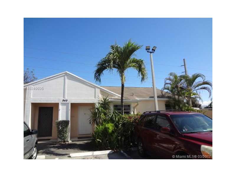 949 Northeast 214th Ln, Miami, FL 33179