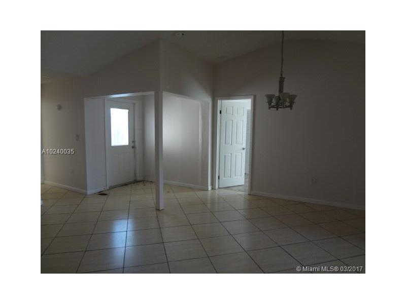 949 Northeast 214th Ln, Miami, FL 33179