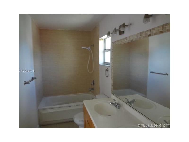 949 Northeast 214th Ln, Miami, FL 33179