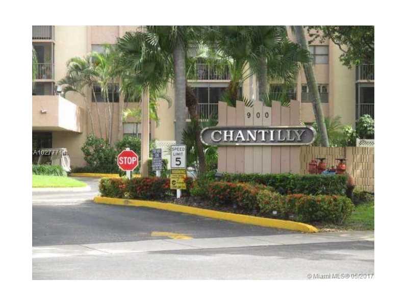 900 Northeast 195th St, Miami, FL 33179