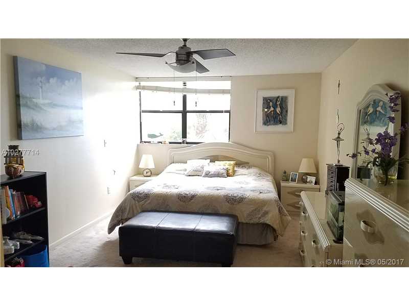 900 Northeast 195th St, Miami, FL 33179