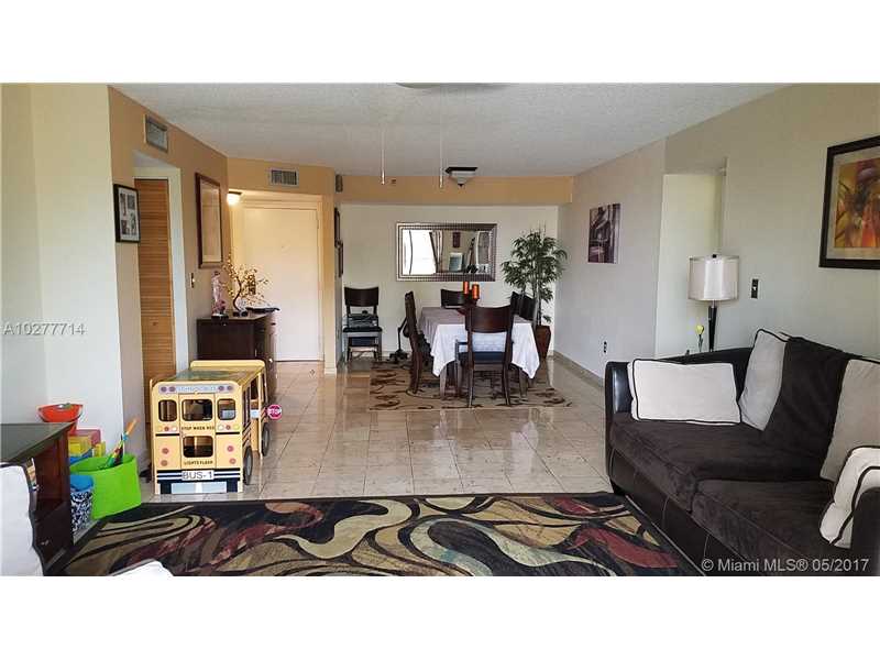 900 Northeast 195th St, Miami, FL 33179