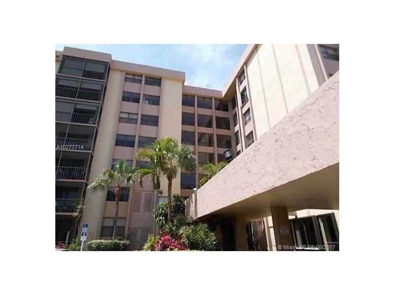 900 Northeast 195th St, Miami, FL 33179