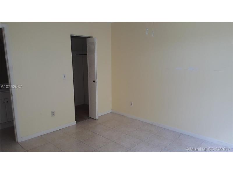870 NE 207th Ter 203-9, Miami, FL 33179