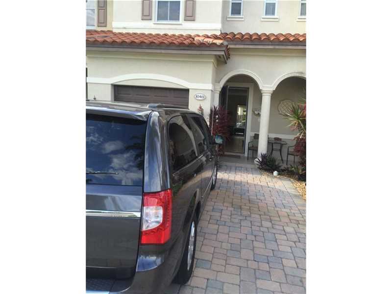 1049 Northeast 207 ST, Miami, FL 33179