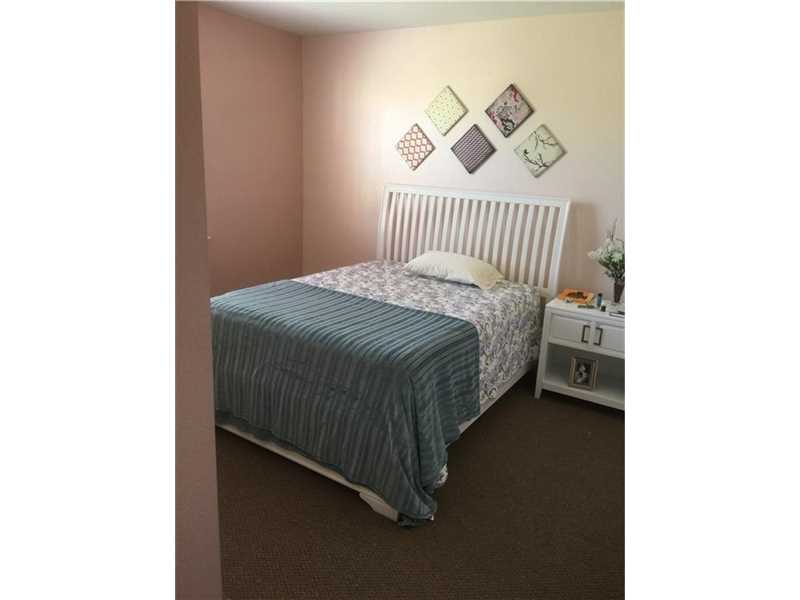 1049 Northeast 207 ST, Miami, FL 33179