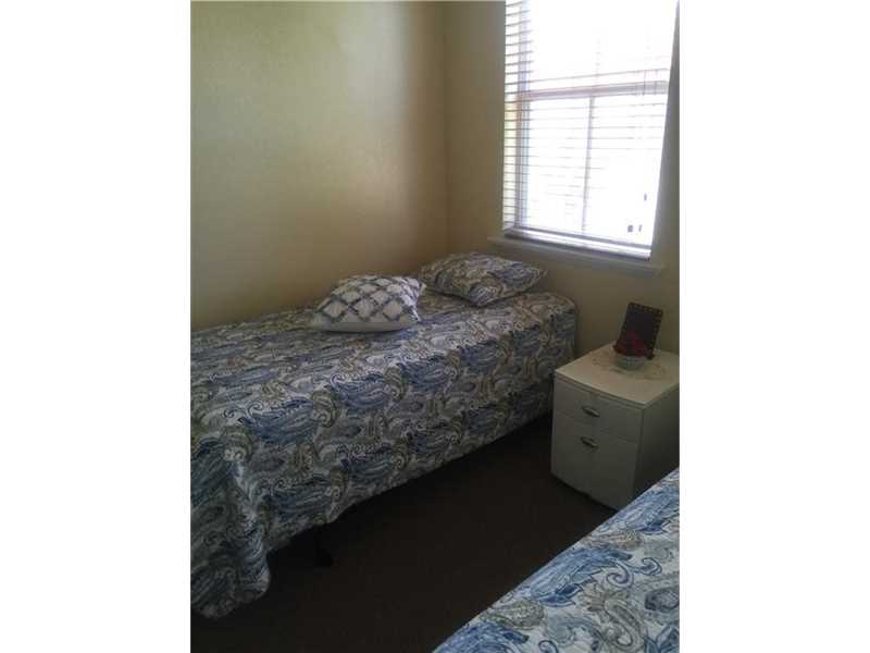 1049 Northeast 207 ST, Miami, FL 33179