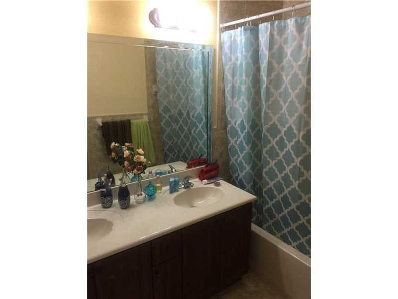 1049 Northeast 207 ST, Miami, FL 33179