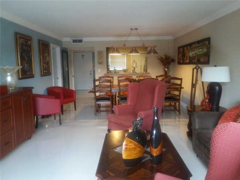 875 Northeast 195th St, Miami, FL 33179