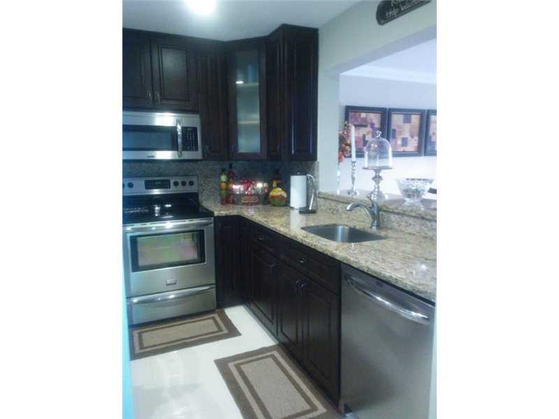 875 Northeast 195th St, Miami, FL 33179