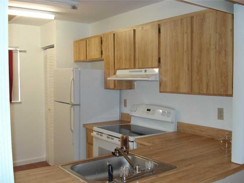 925 Northeast 209th St, Miami, FL 33179