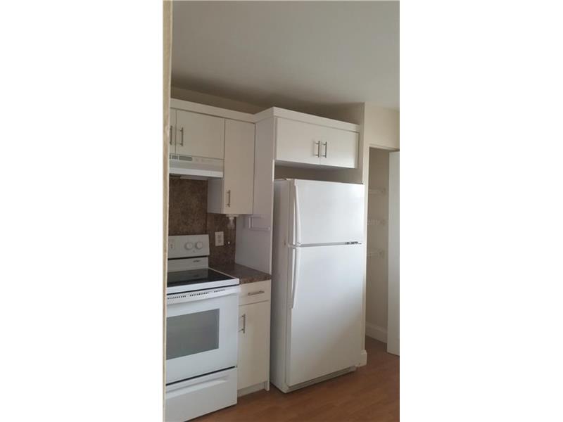 880 Northeast 207th Ter, Miami, FL 33179