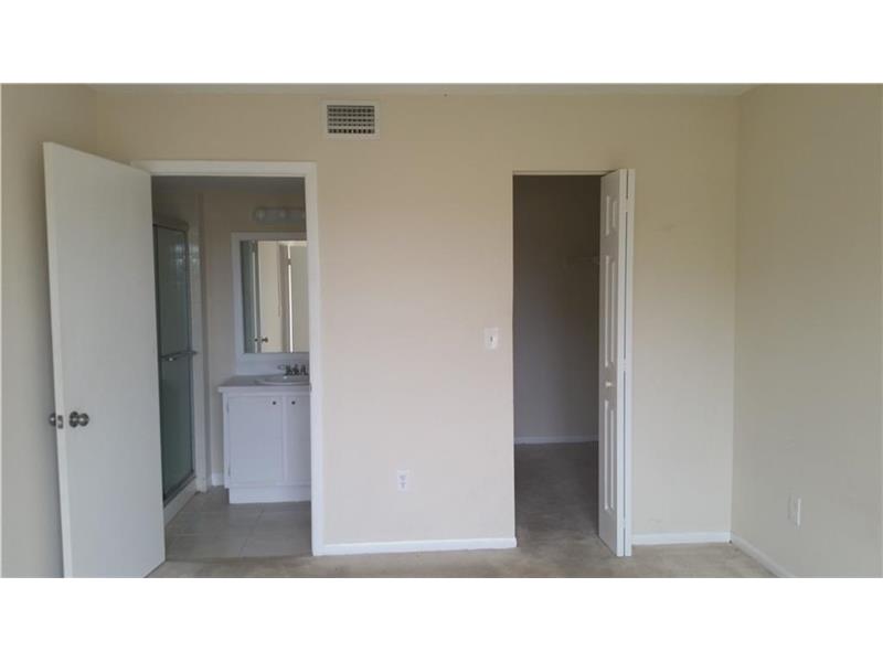 880 Northeast 207th Ter, Miami, FL 33179