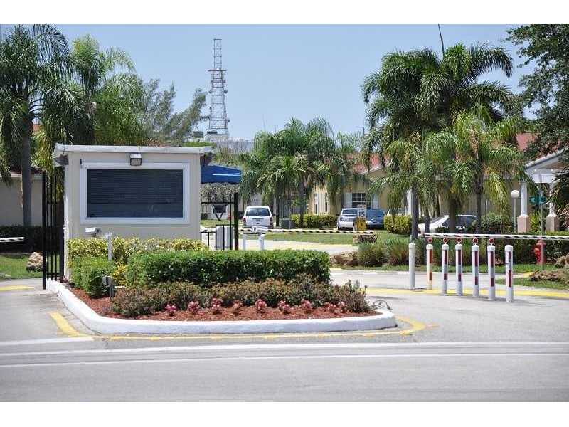 860 Northeast 212th Ter, Miami, FL 33179