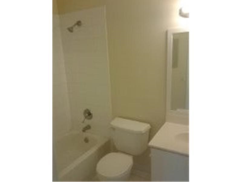 860 Northeast 212th Ter, Miami, FL 33179