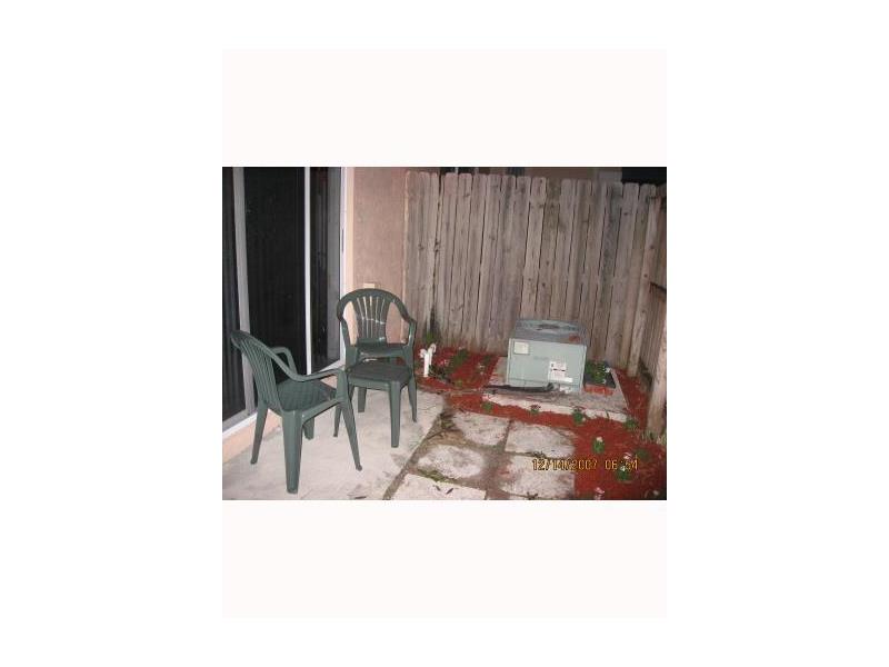 860 Northeast 212th Ter, Miami, FL 33179