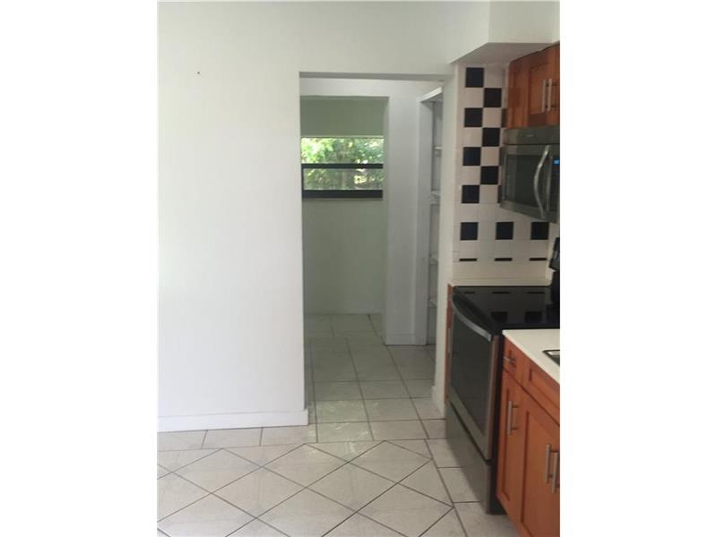 40 Northeast 184th Ter, Miami, FL 33179