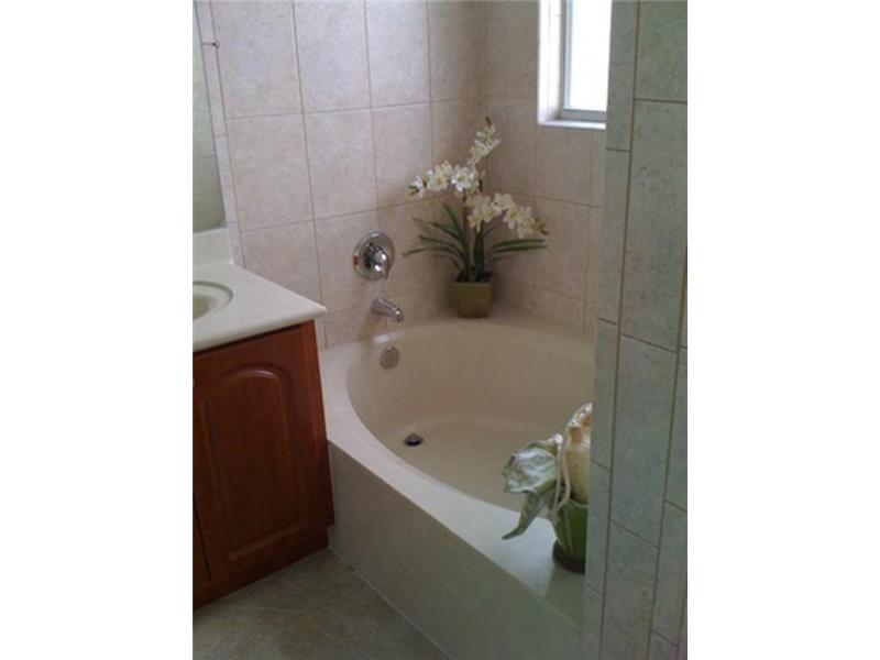 1037 Northeast 207th Ter, Miami, FL 33179