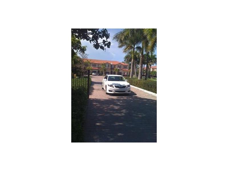1037 Northeast 207th Ter, Miami, FL 33179