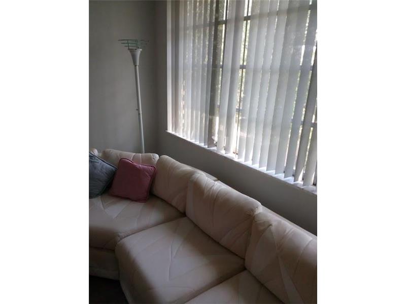 445 Northeast 195th St, Miami, FL 33179