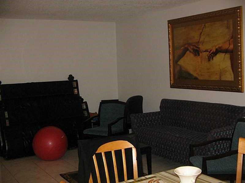 920 Northeast 199th St, North Miami Beach, FL 33179