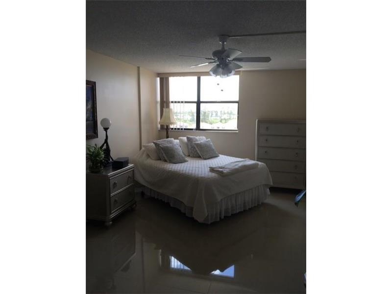 900 Northeast 195th St, Miami, FL 33179