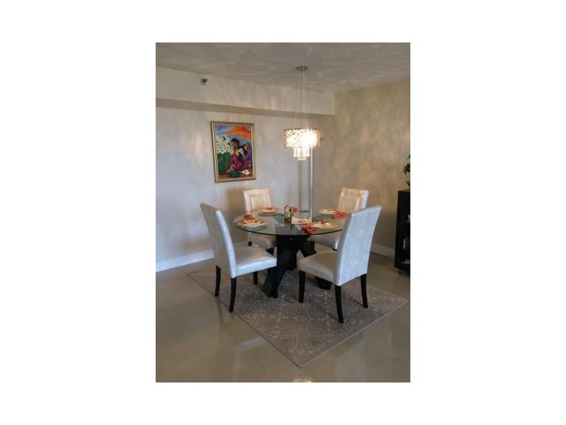 900 Northeast 195th St, Miami, FL 33179