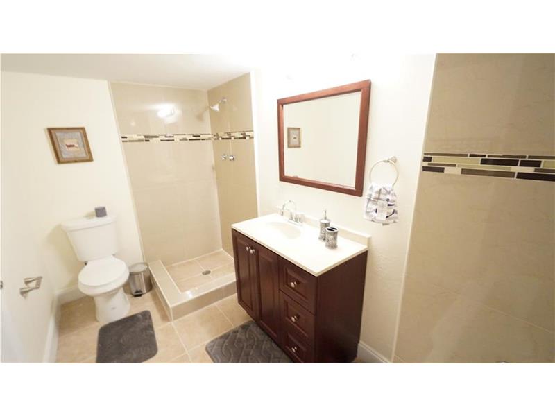 800 Northeast 195th St, Miami, FL 33179