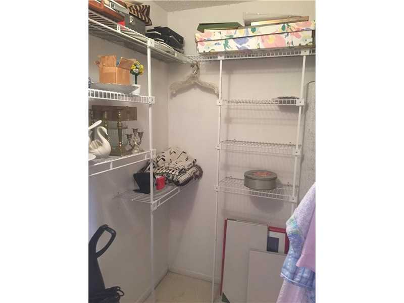 900 Northeast 195th St, North Miami Beach, FL 33179