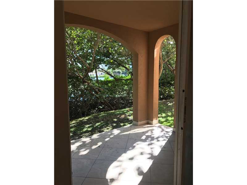 19655 East Country Club Dr, Aventura, FL 33180