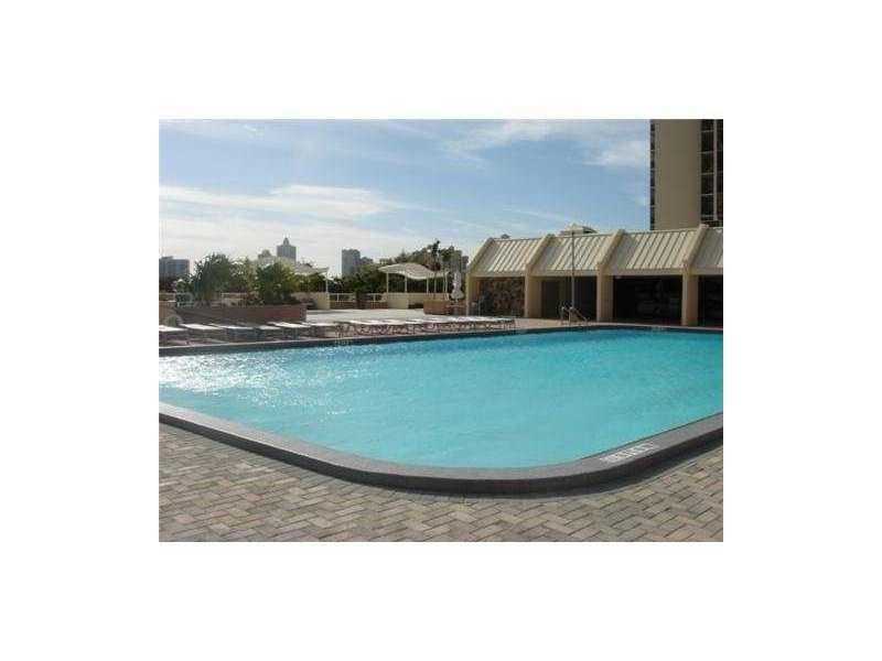 20335 West Country Club Dr, Aventura, FL 33180