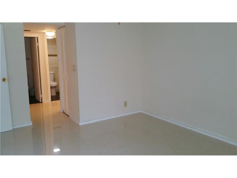 20400 West COUNTRY CLUB DR, Aventura, FL 33180
