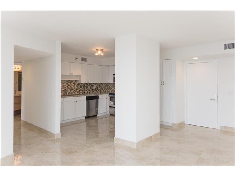 3500Mystic Pointe Dr, Aventura, FL 33180