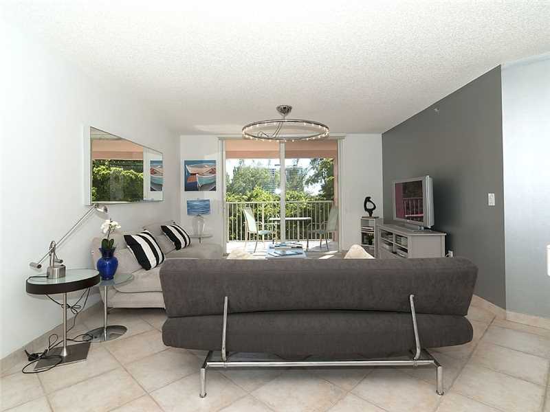 19555 East Country Club Dr, Aventura, FL 33180